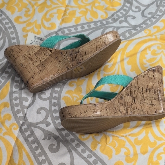 Dots Blue and Tan Wedge Shoes - Picture 4 of 4